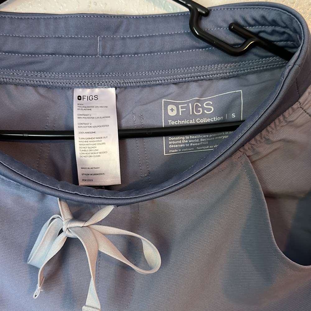 FIGS Technical Collection Scrub Set - Picture 7 of 8